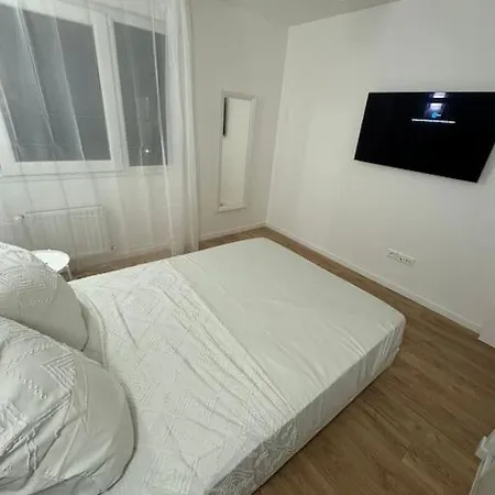 Apartment T4 De 87m2 A 5min De Paris *